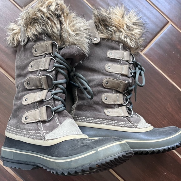 Sorel Winter Boots - Picture 6 of 6
